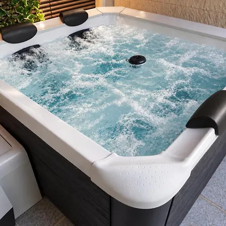 Mit Privatem Whirlpool By Suitos Living